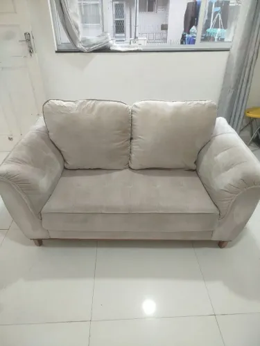 Sofá 2 lugares veludo bege