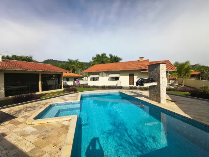 Vende- se sitio com 7.560,75 m2 no warnow Indaial SC
