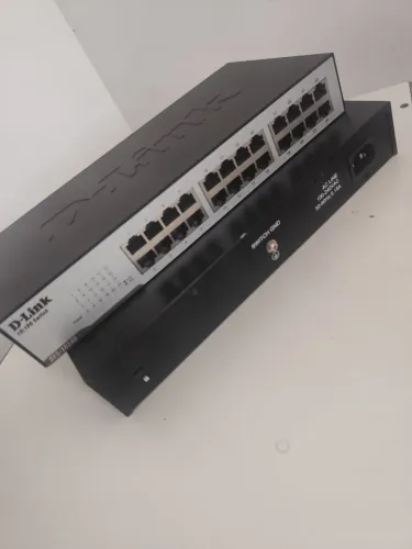 Switches D-Link DES-1024D - 24 Portas 10/100 - Funcionando (Kit com 2 unidades)