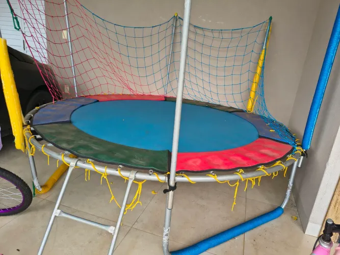 Cama elástica pula pula infantil 2,40mt