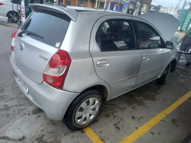 Toyota Etios XS 1.3 Flex 16V 5P Mec. 2013