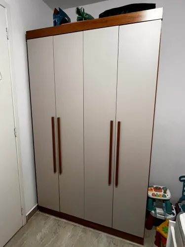 Guarda roupa 4 portas
