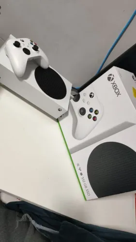 Xbox series s, 512 GB, C/ 1 controle, 6 meses de uso (PAGAMENTO EM PIX OU DINHEIRO)! 