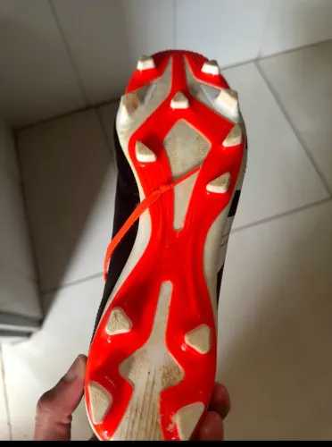 CHUTEIRA ADIDAS PREDATOR NÚMERO 45