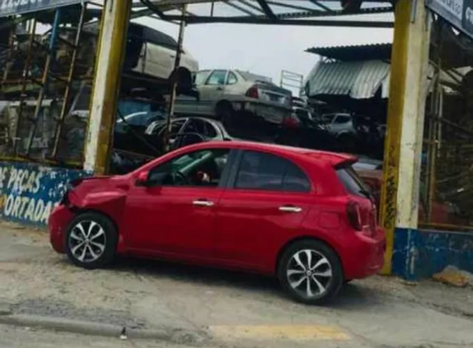 Sucata Nissan March 16 para retirada de peças