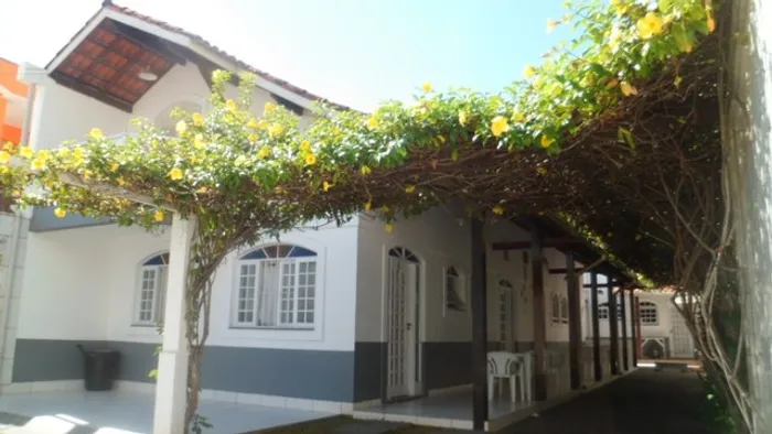 Chalés Mobiliados a 100 mts da praia Martim de Sá