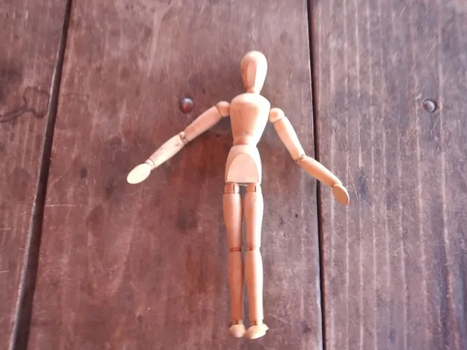 Boneco de madeira 