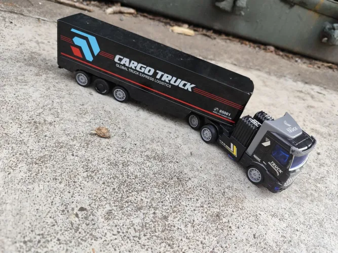 Caminhão carreta Baú com controle remoto total