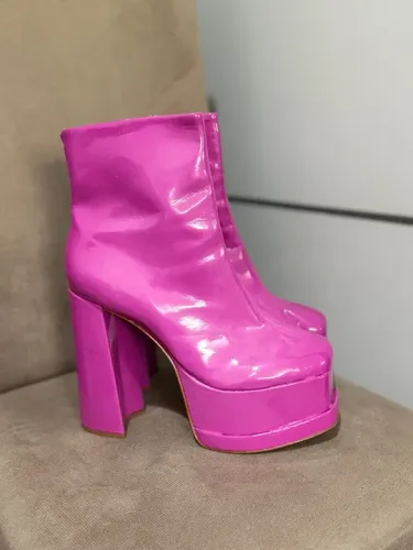 Bota plataforma rosa schutz 