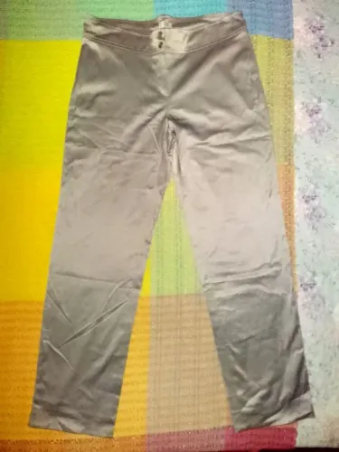 CALÇA FEMININA N°44 (Yuri). Ler descrição...