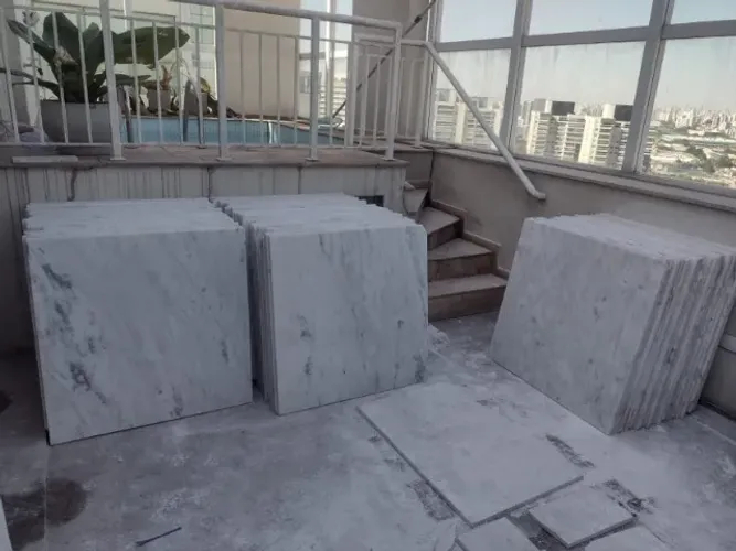 Piso Mármore polido direto da jazida 