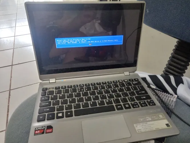 Notebook Acer com defeito de placa tela de 15.6 polegadas