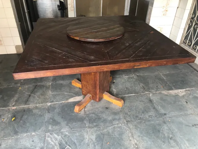 Mesa madeira 1,5m X 1,5m com tampo giratório