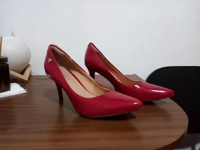 Salto alto vermelho 35