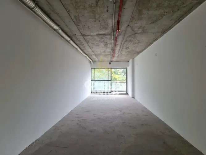 Aluga-se Sala Comercial com Sacada Valongo Santos