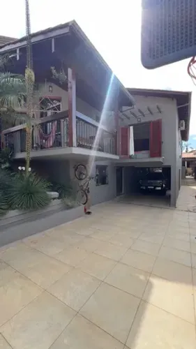 Casa de alto padrão a venda em condomínio fechado em Varginha