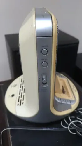 Carregador Ipod, é rádio e alarme, antigo, completo, ainda tenho a caixa.