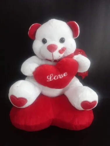 URSO DE PELÚCIA BRANCO CORAÇÃO LOVE SENTADO CORAÇÃO 30CM