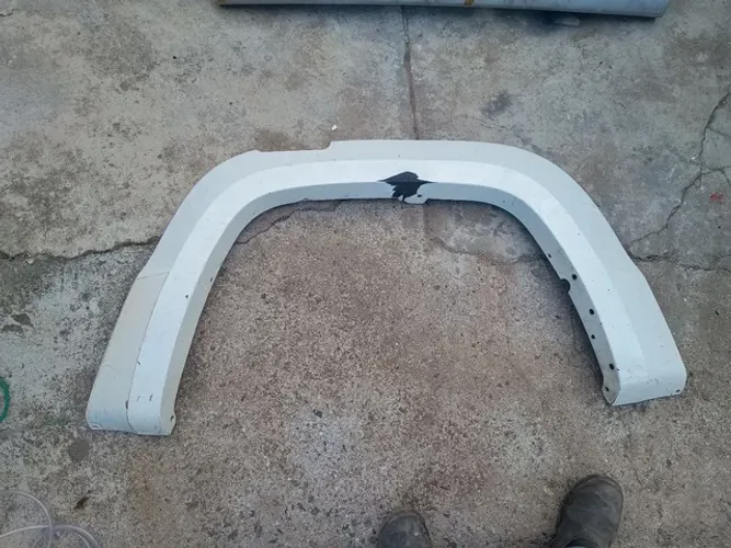 Moldura paralama amarok traseira esquerda