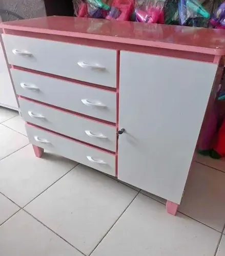 Cômoda Popular 4 gavetas e 1 porta