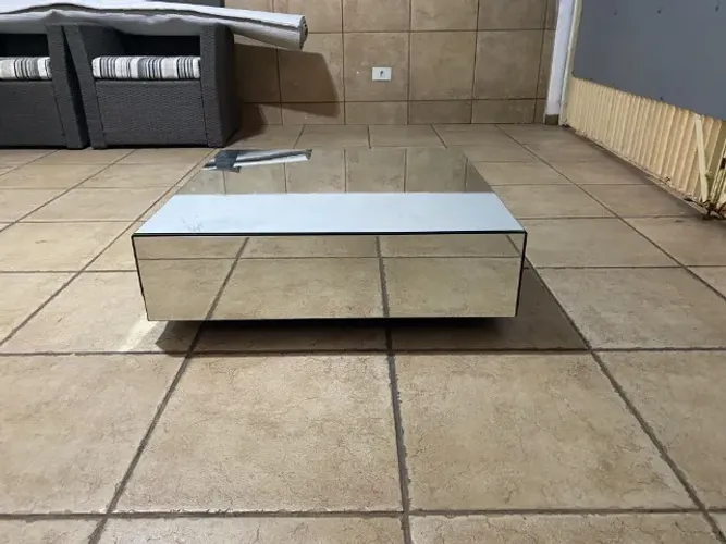 Mesa de centro espelhada