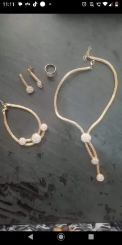 Conjunto de Bijuterias Dourado com Pedras