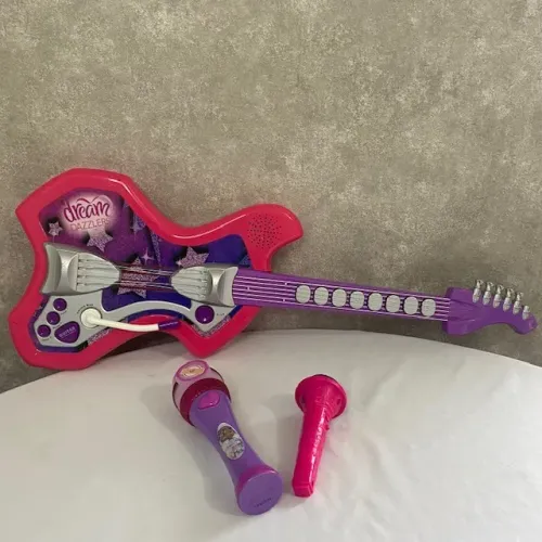 Kit Brinquedos Musicais Guitarra Dream Dazzlers Microfones Doc McStuffings e iCarly