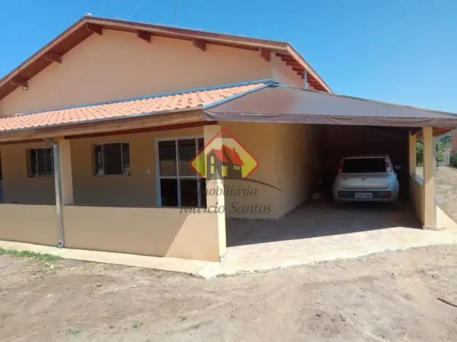 "Chácara à Venda em Caçapava  Toda Murada com Lindo Lago Privativo!"