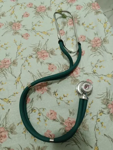Estetoscópio médico verde e Aferidor de pressão 