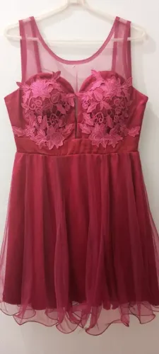 Vestido de renda vermelho
