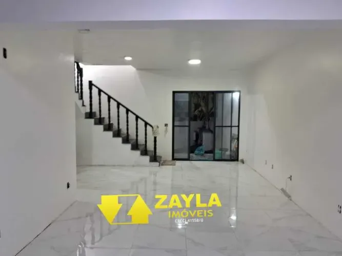 EXCELENTE CASA NO CONDOMÍNIO VALE DAS ACÁCIAS EM VILA VALQUEIRE RJ