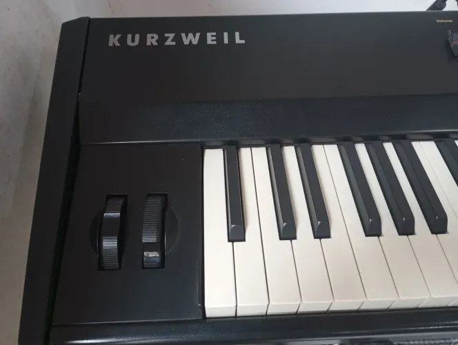 PIANO DE PALCO  KURZWEIL SP 4-8