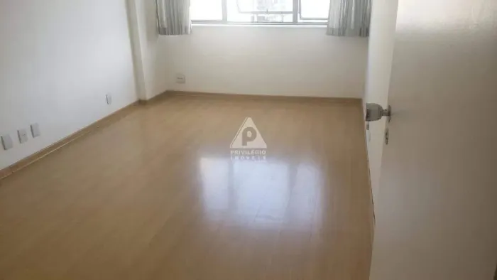 Sala comercial, em galeria, 25 mts, vista livre, em Ipanema.