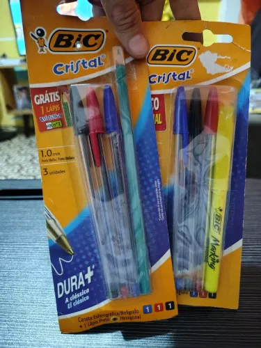 Kit BIC Cristal com canetas, lápis e marca texto