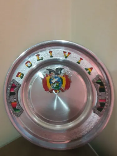 PEQUENO PRATO DE METAL DECORATIVO - TAMANHO PEQUENO