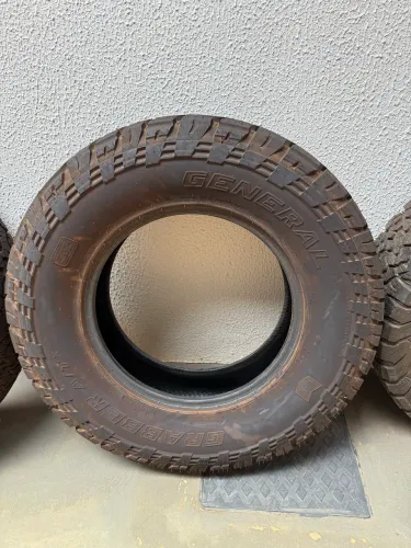 Pneus 275/70 R18. GENERAL GRABBER . 4 und