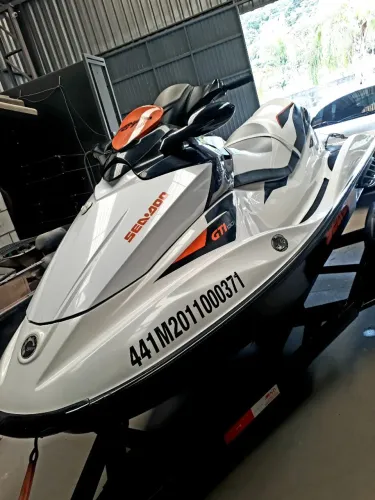 Jet ski Seadoo gti 130 3 lugares 