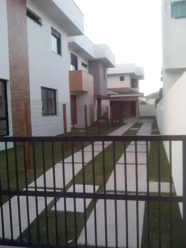 Casa de condomínio para venda tem 120 metros quadrados com 3 quartos