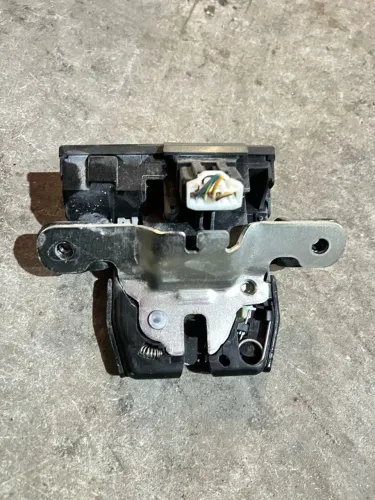 Tranca Porta Malas Ford New Fiesta Hatch Original