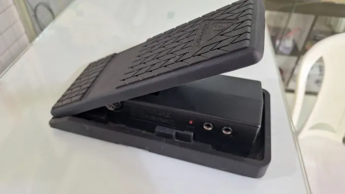 Pedal de Expressão e Volume behringer FCV100