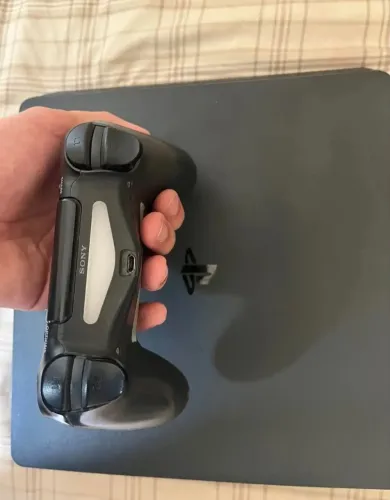 Ps 4 slim 2 controle 2 midia digital 1300 a vista