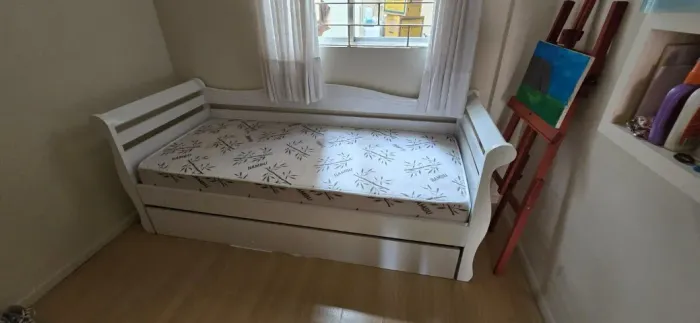Cama Box Semi-nova de Solteiro com Auxiliar 85cm x 205cm