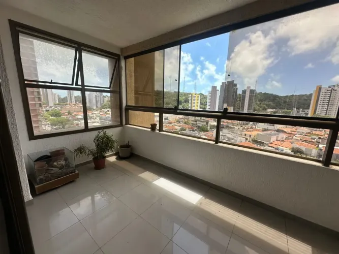 Imóvel para venda possui 187 metros quadrados com 3 quartos em Tirol - Natal - RN