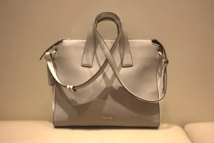 Bolsa Calvin Klein Recorte Cinza