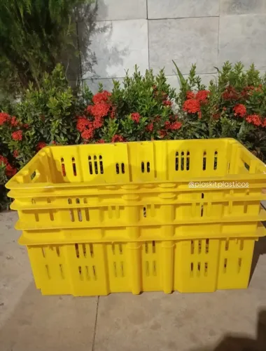 Caixas plásticas empilháveis para organização