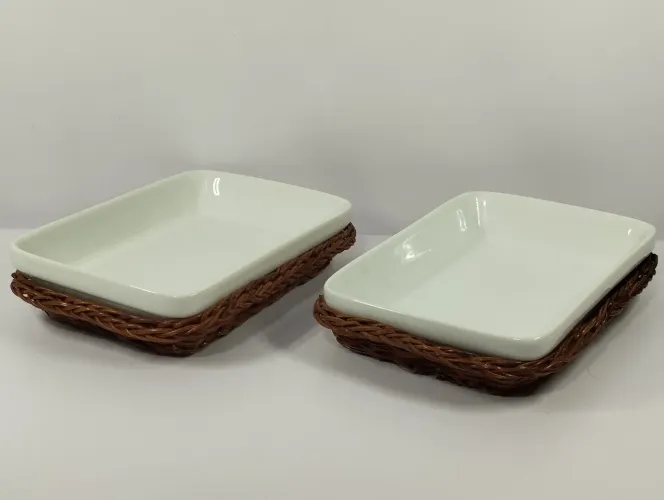 Conjunto de 2 Travessas em Cerâmica com Base em Vime