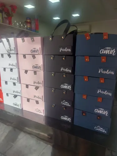 Caixa Sacola em Cartonagem