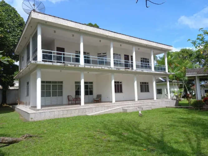 Alugo Casa em Condomínio fechado