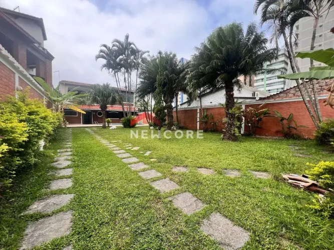 Sobrado em Rua dos Miosótis - Flórida - Praia Grande/SP