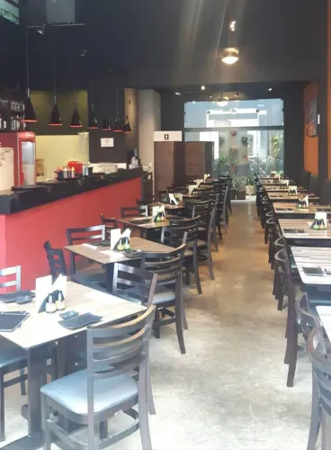 Vendo Ponto comercial montado pra restaurante, pizzaria, hambúrgueria.... Lanchonete. 